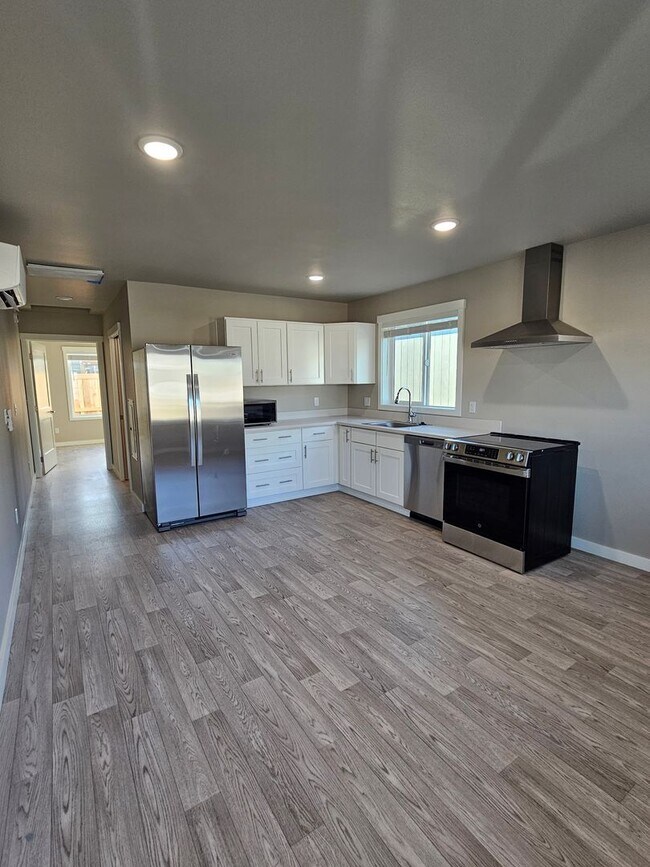 Building Photo - 2508001