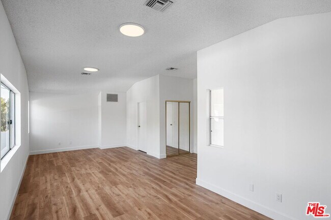 Building Photo - 459 21st Pl