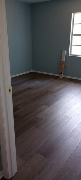 Into the front bedroom - 105 Magnolia Dr