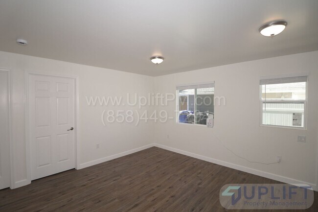 Building Photo - All new 2 bed 1 bath Duplex