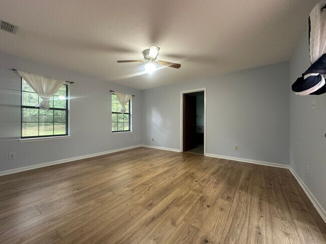 Building Photo - 2023 Wedgewood Dr