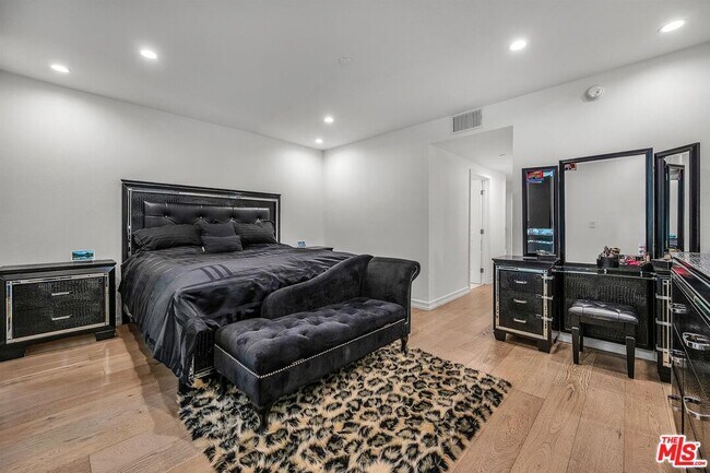 Building Photo - 2111 S Beverly Glen Blvd