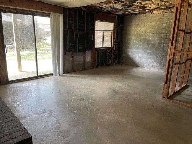 Building Photo - 147 Harvest Dr