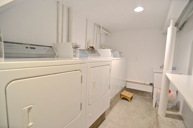 Building Photo - 170 17th St