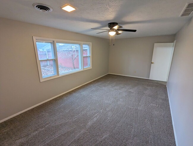Building Photo - Charming 4-Bedroom Ranch with Modern Updat...