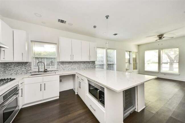 Building Photo - 4720 McKinney St
