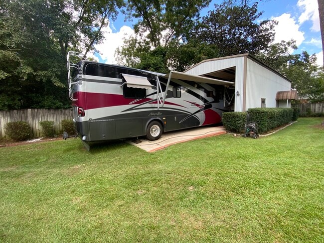 Building Photo - 503 S Pontiac Ave