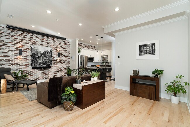 Building Photo - Poinsett Corners / Unit 110