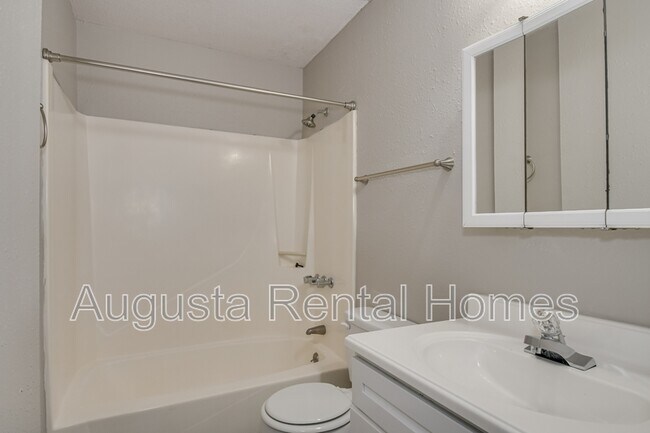 Building Photo - 332 Old Plantation Rd