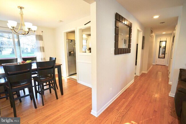 Building Photo - 4218 University Dr