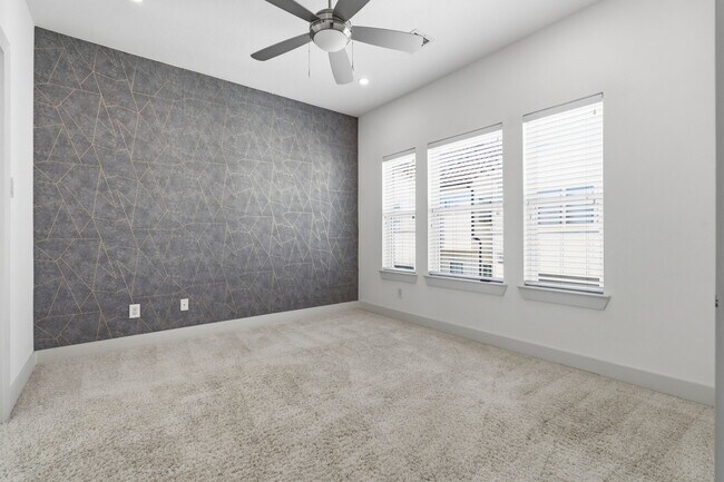 Building Photo - 7239 Laguna Villas