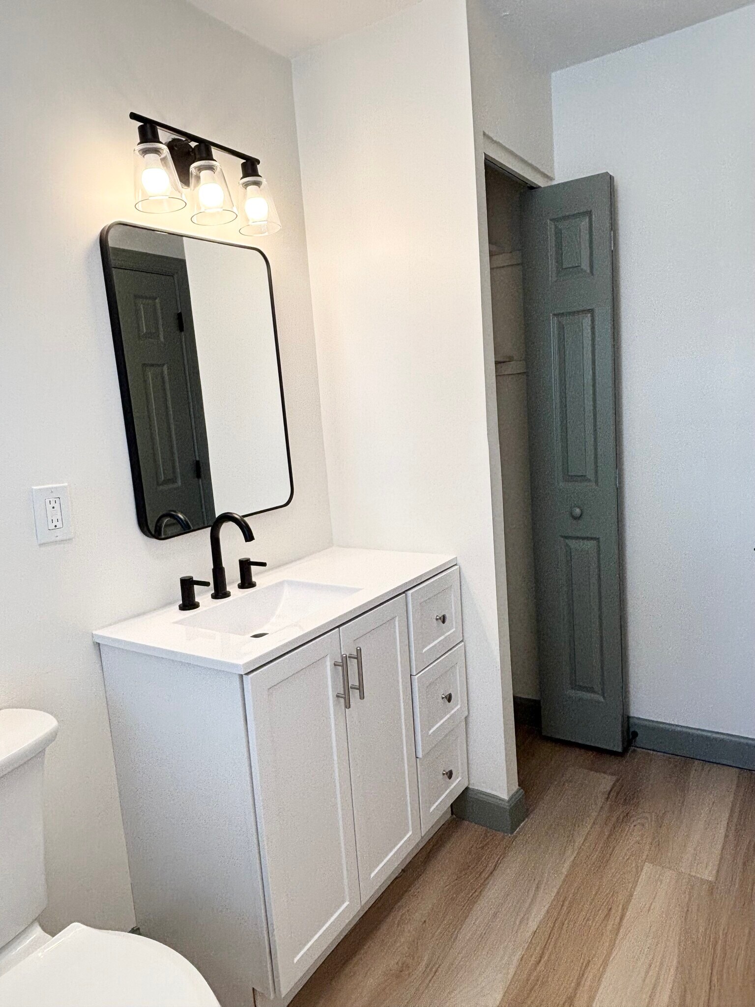 Building Photo - 510 91st Ave N