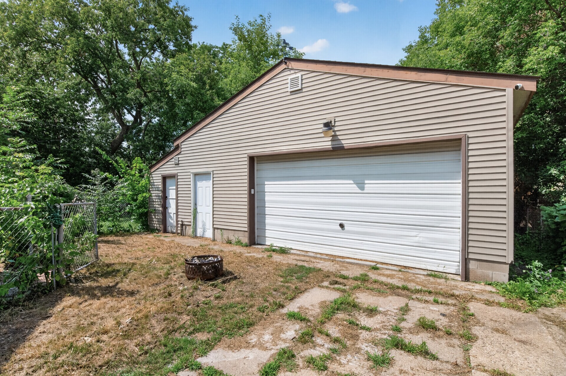 Building Photo - 421 Goodhue St
