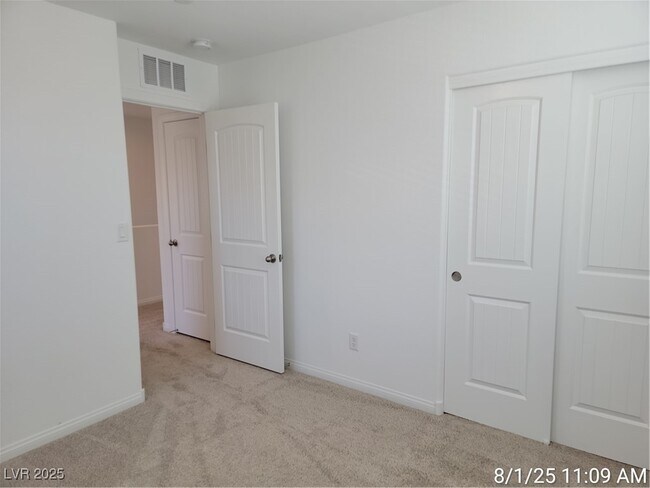 Building Photo - 420 Desert Cadence St