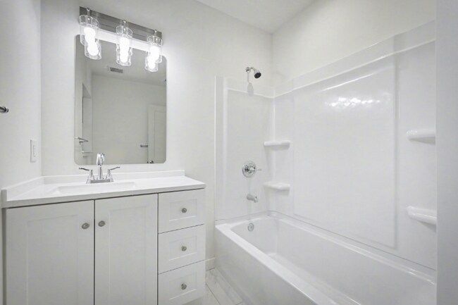Building Photo - 5827 Ansley St