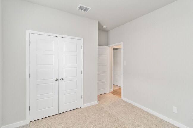 Building Photo - 830 Staglin St