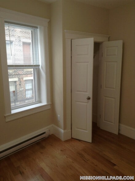 Building Photo - 887 Huntington Ave