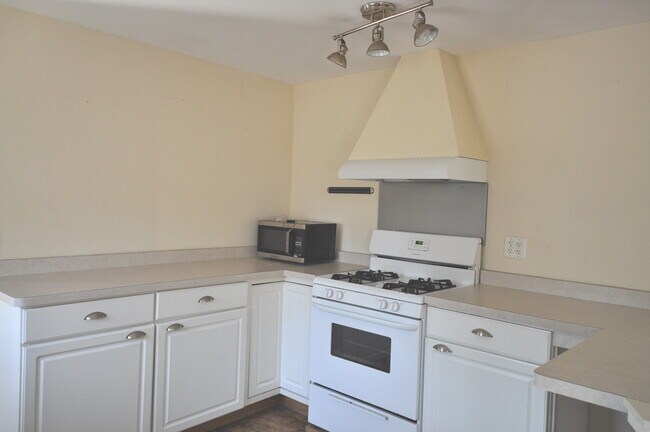 Building Photo - 19006 W Edwards Rd