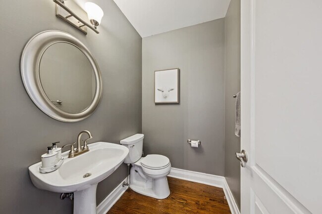 Building Photo - 657 N Carpenter St