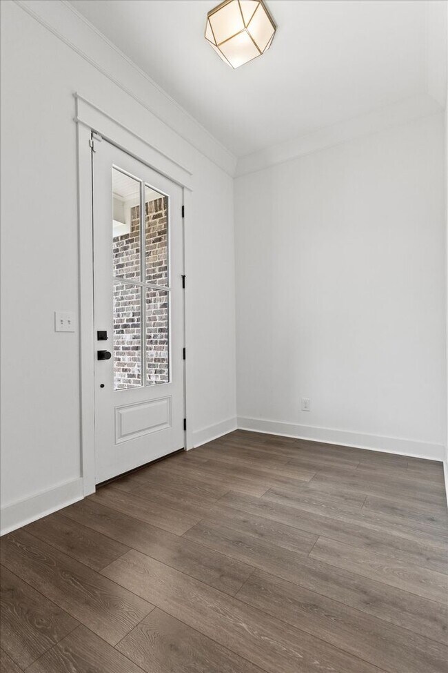 Building Photo - Charming and Spacious 4-Bedroom Home with ...