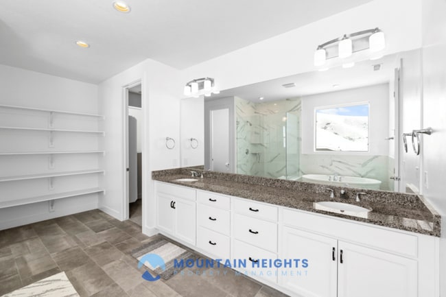 Building Photo - 5615 Valley View Rd