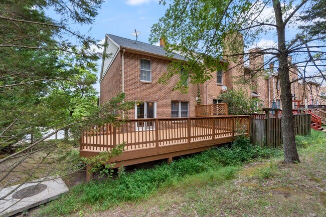 Building Photo - 9401 Rosmarin Way