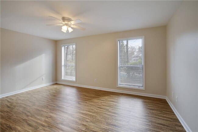 Building Photo - 210 Wynnes Ridge Cir SE