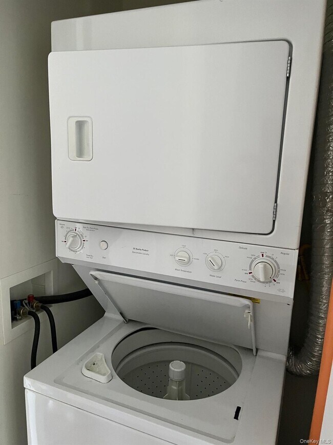 Building Photo - 45 Autumn Dr