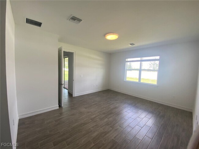 Building Photo - 2974 Royal Gardens Ave