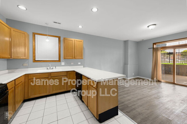 Building Photo - 2711 W Congress Pkwy