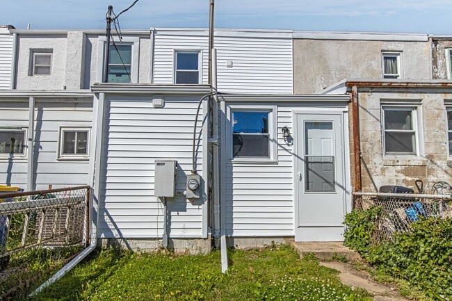 Building Photo - 2 Bedroom in New Castle