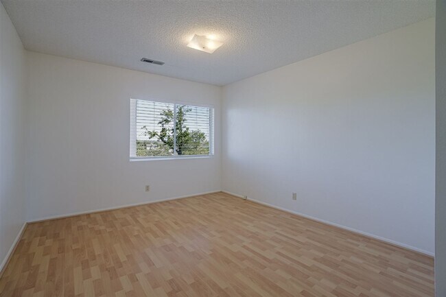 Building Photo - 3 Bedroom, 2 Bath Home with Views in Prescott!