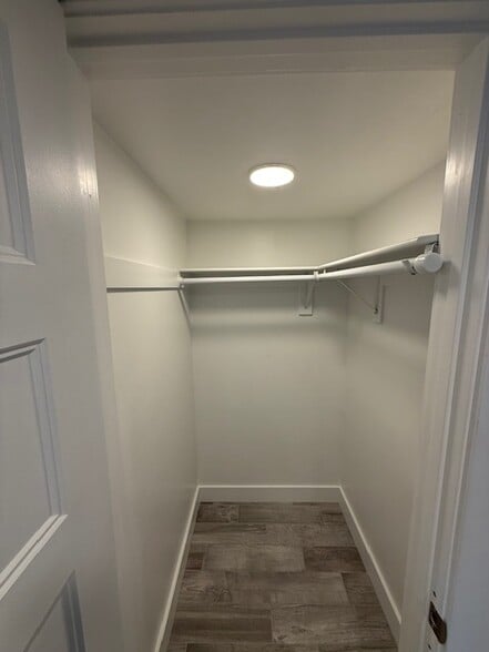 Walk in closet - 4451 N Clay St