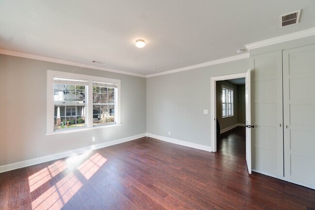 Building Photo - Newly Updated 4/3 in Howell Station w/ Ful...