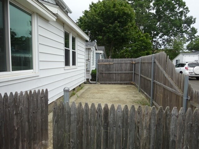 Building Photo - 34 Bayview St