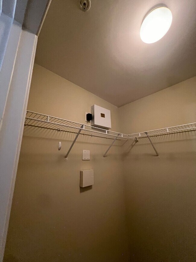 Building Photo - 15-1529 Gutleber