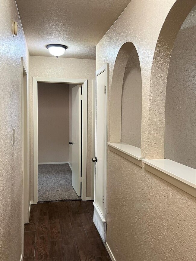 Building Photo - Beautiful 3-Bedroom Home