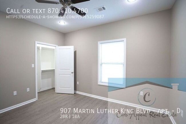 Building Photo - First month move in special $800!!  Luxury...