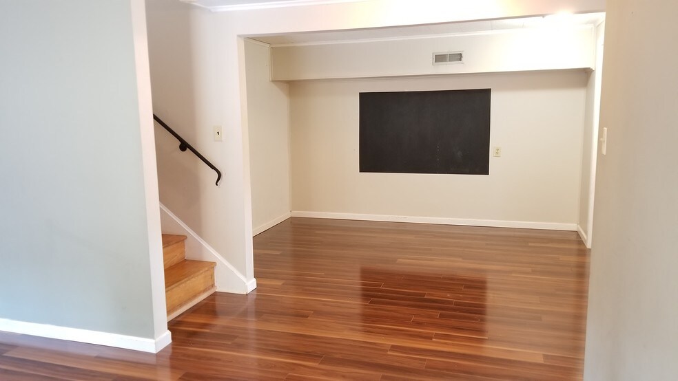 Building Photo - 904 Dartford Rd SW