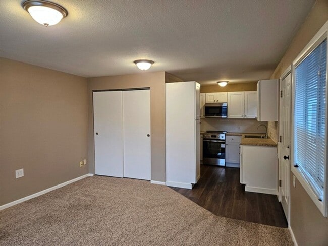 Building Photo - 1731 Wildwood Pl NE