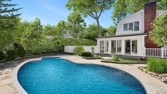 Building Photo - 635 Water Mill Towd Rd