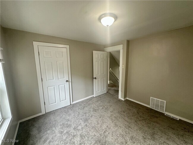 Building Photo - 555 Lumiere St
