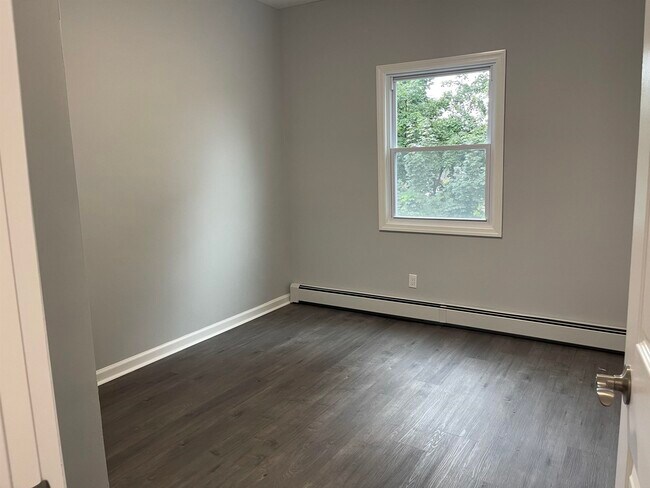 Building Photo - 54 Mt Prospect Ave