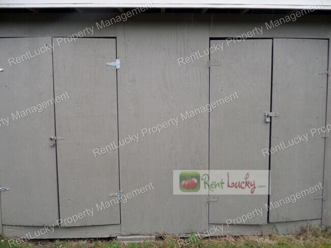 Building Photo - RARE FIND! Adorable 3-Bedroom Mid-Century Home in Great Des Moines Location!!