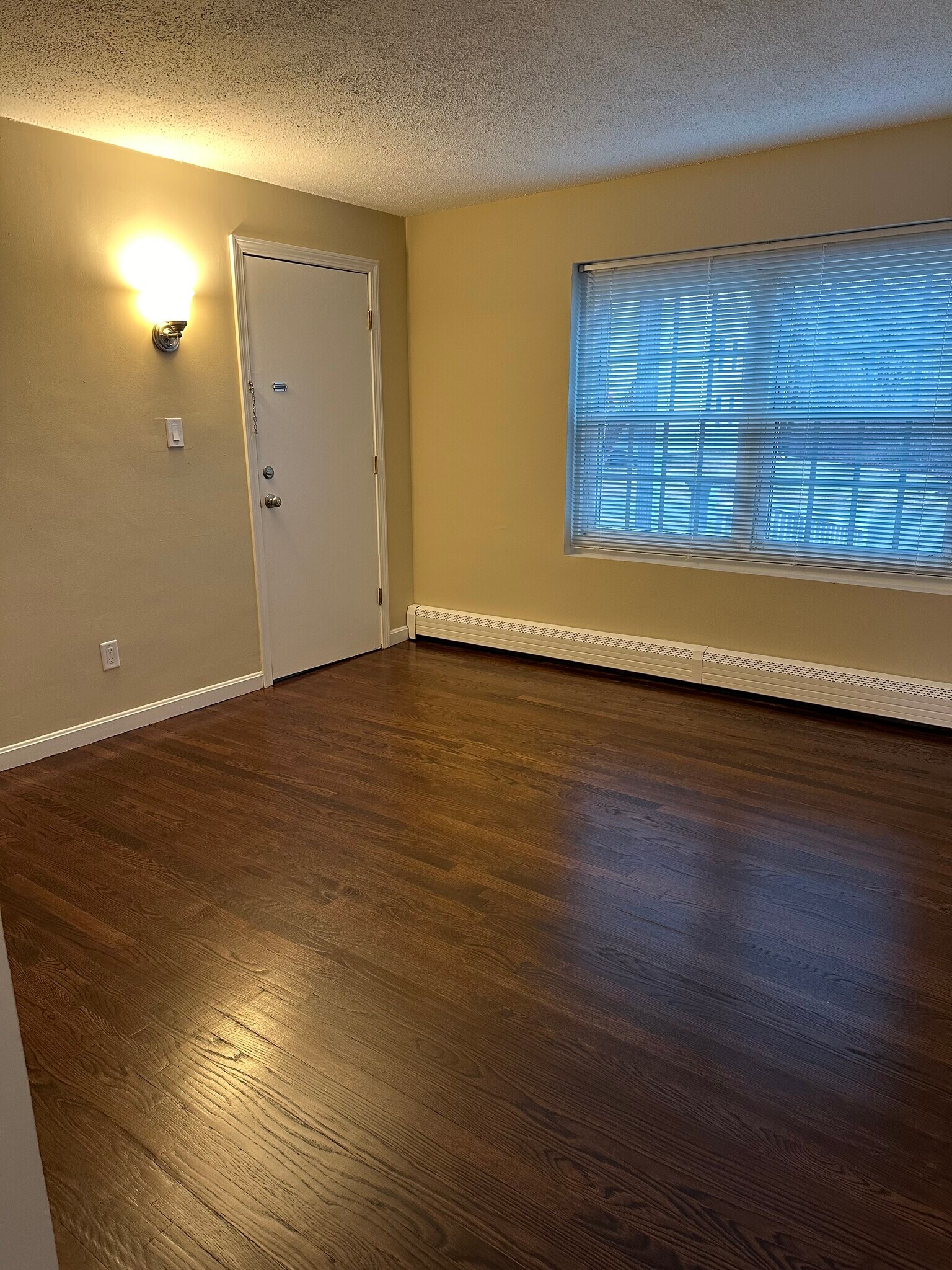 unit 2 Living room - 75 Wales St