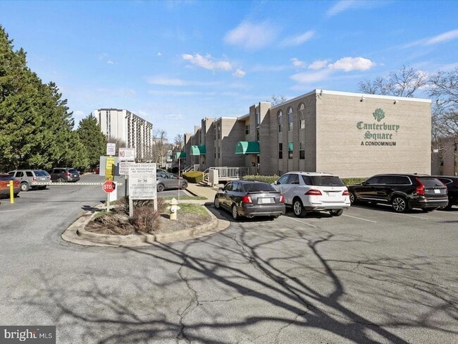 Building Photo - 33 Canterbury Square