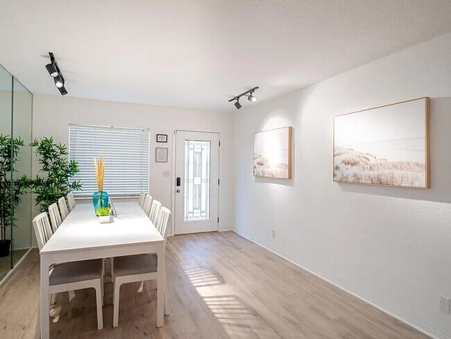 Building Photo - Stylish Heated Pool House  Near the Beach