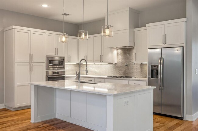 Building Photo - 3209 Govalle Ave