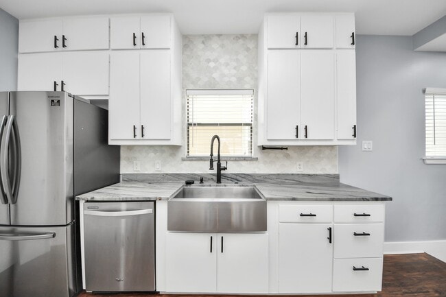 Building Photo - 5710 Cornish St