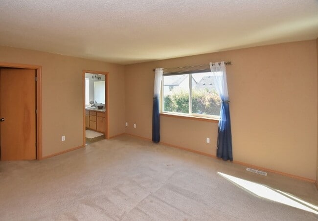 Building Photo - PENDING APPLICATION; Well Maintained 4 BD